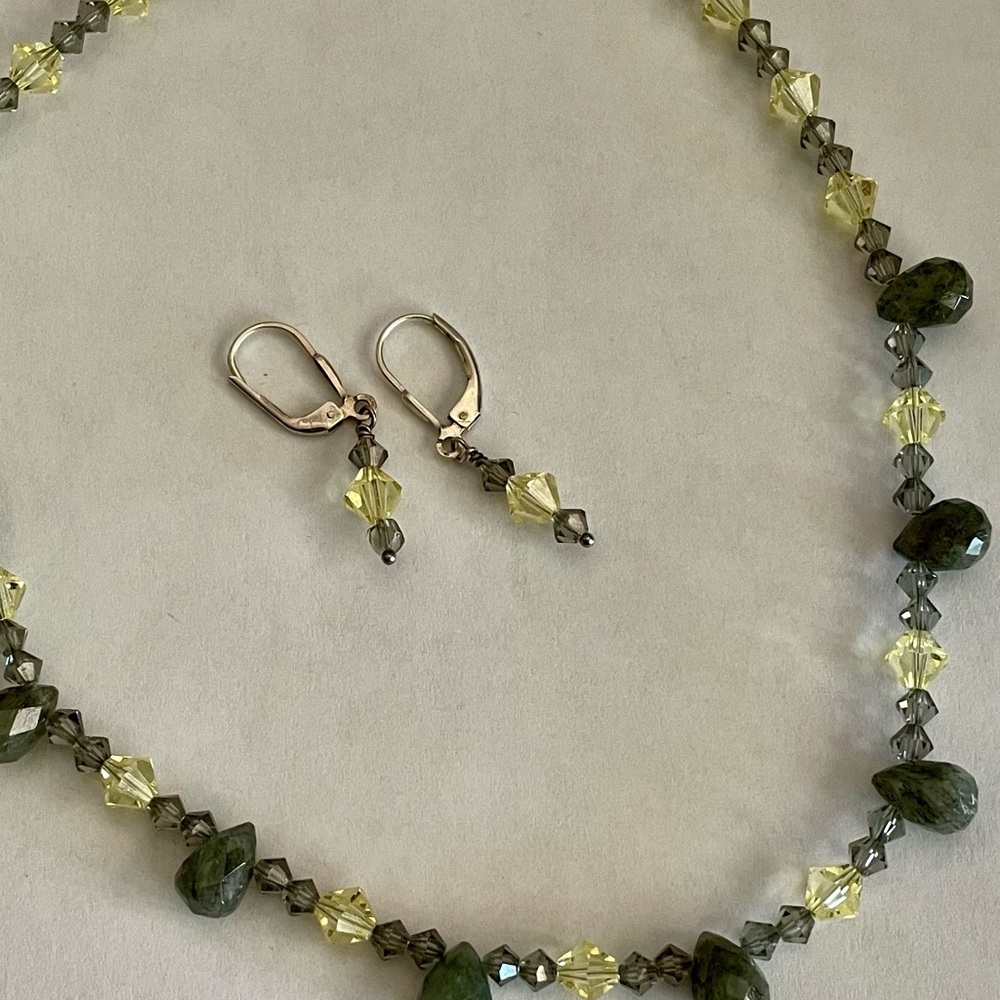 NWOT Labradorite and Swarovski Crystal Necklace and Earrings Set - Picture 3 of 5